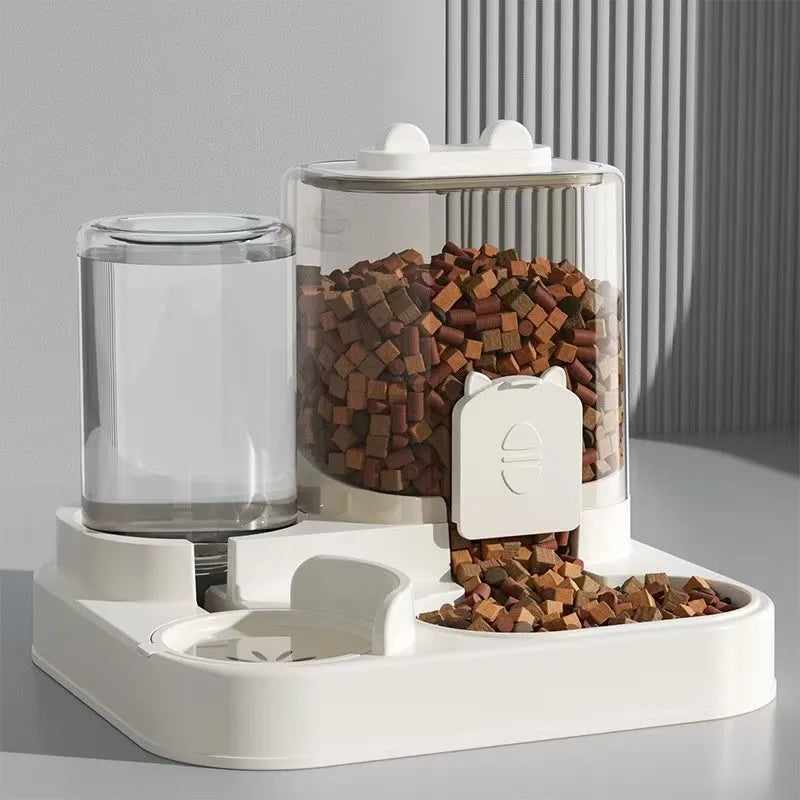 Cat food reservoir detail on gravity feeder